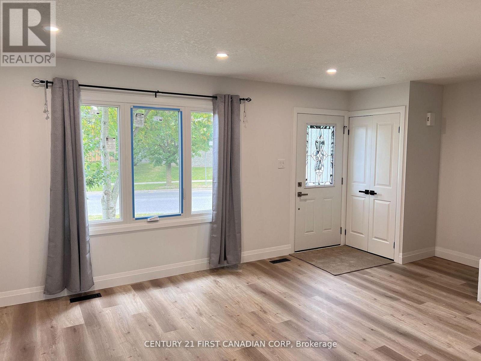 5 Chiddington Gate, London South (South R), Ontario  N6C 5K9 - Photo 3 - X12900172