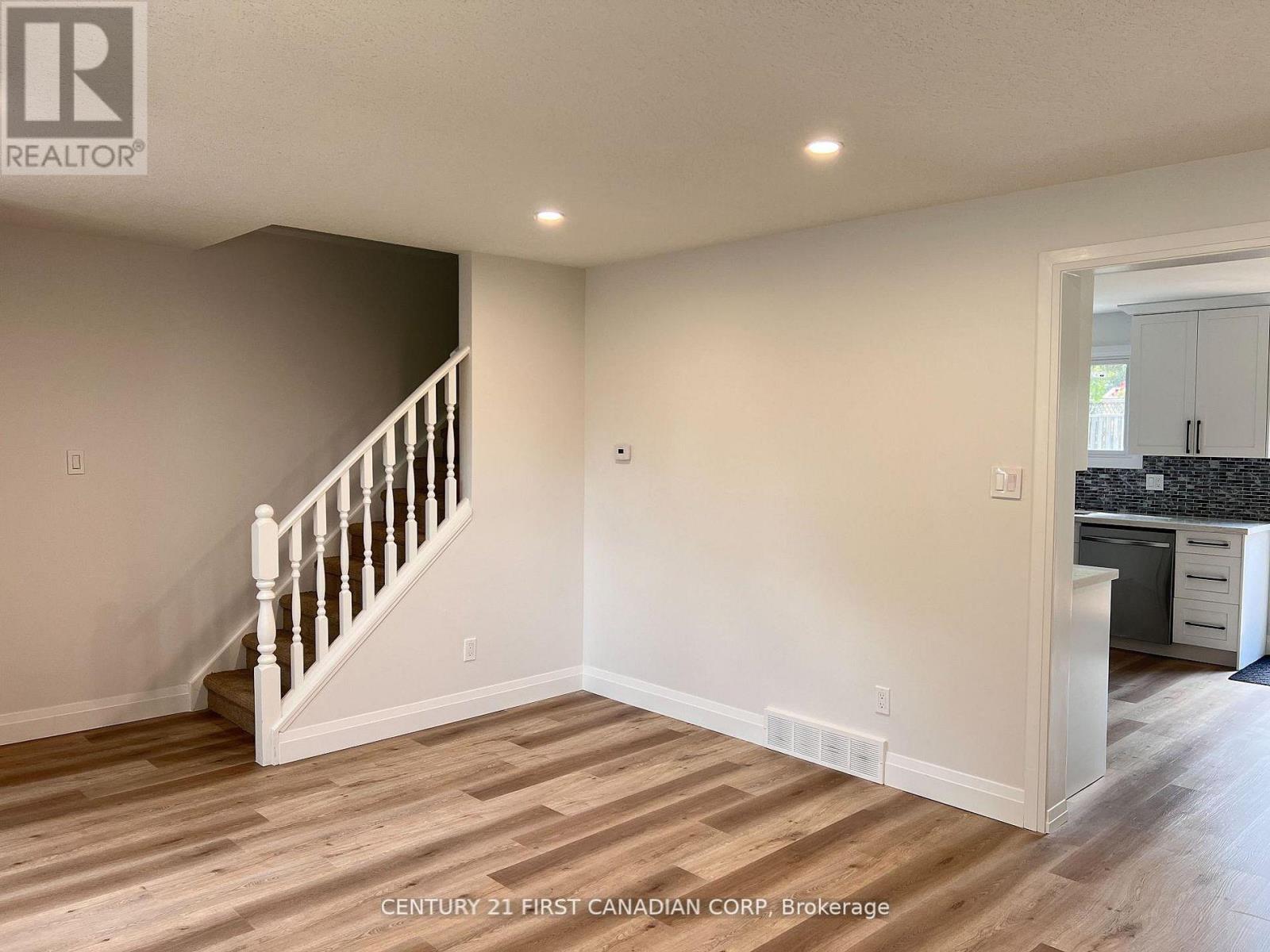 5 Chiddington Gate, London South (South R), Ontario  N6C 5K9 - Photo 5 - X12900172