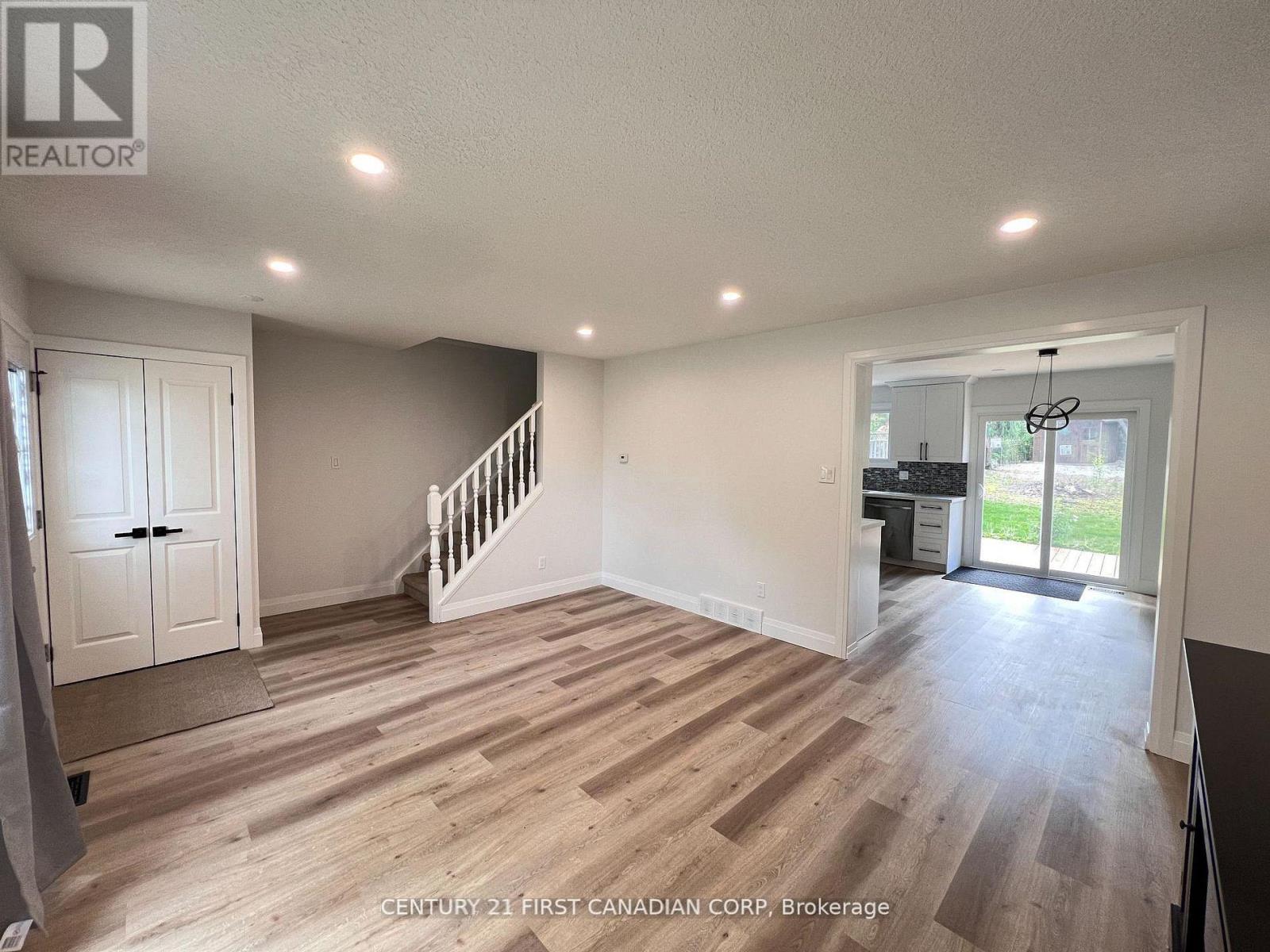 5 Chiddington Gate, London South (South R), Ontario  N6C 5K9 - Photo 6 - X12900172