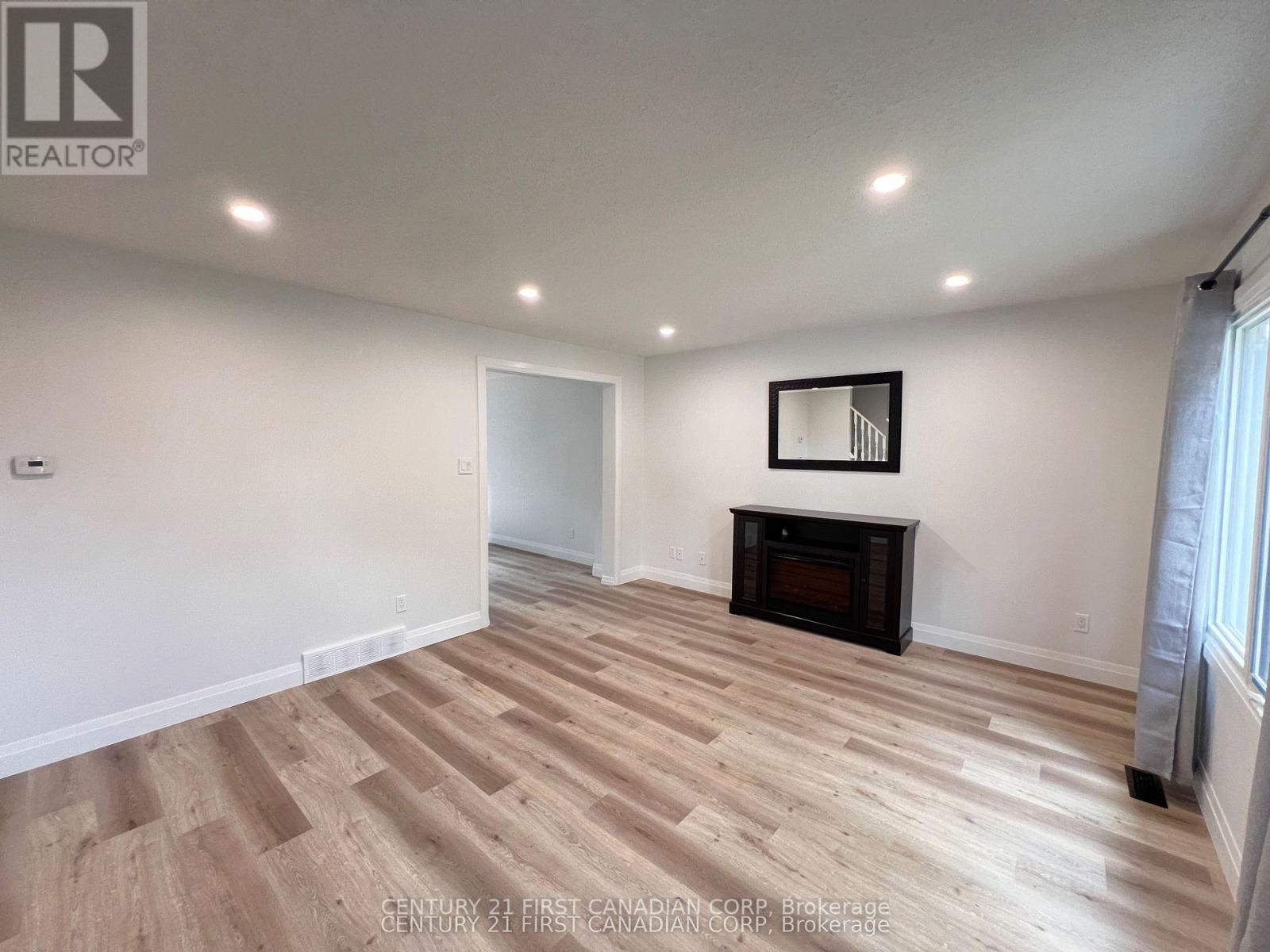 5 Chiddington Gate, London South (South R), Ontario  N6C 5K9 - Photo 7 - X12900172