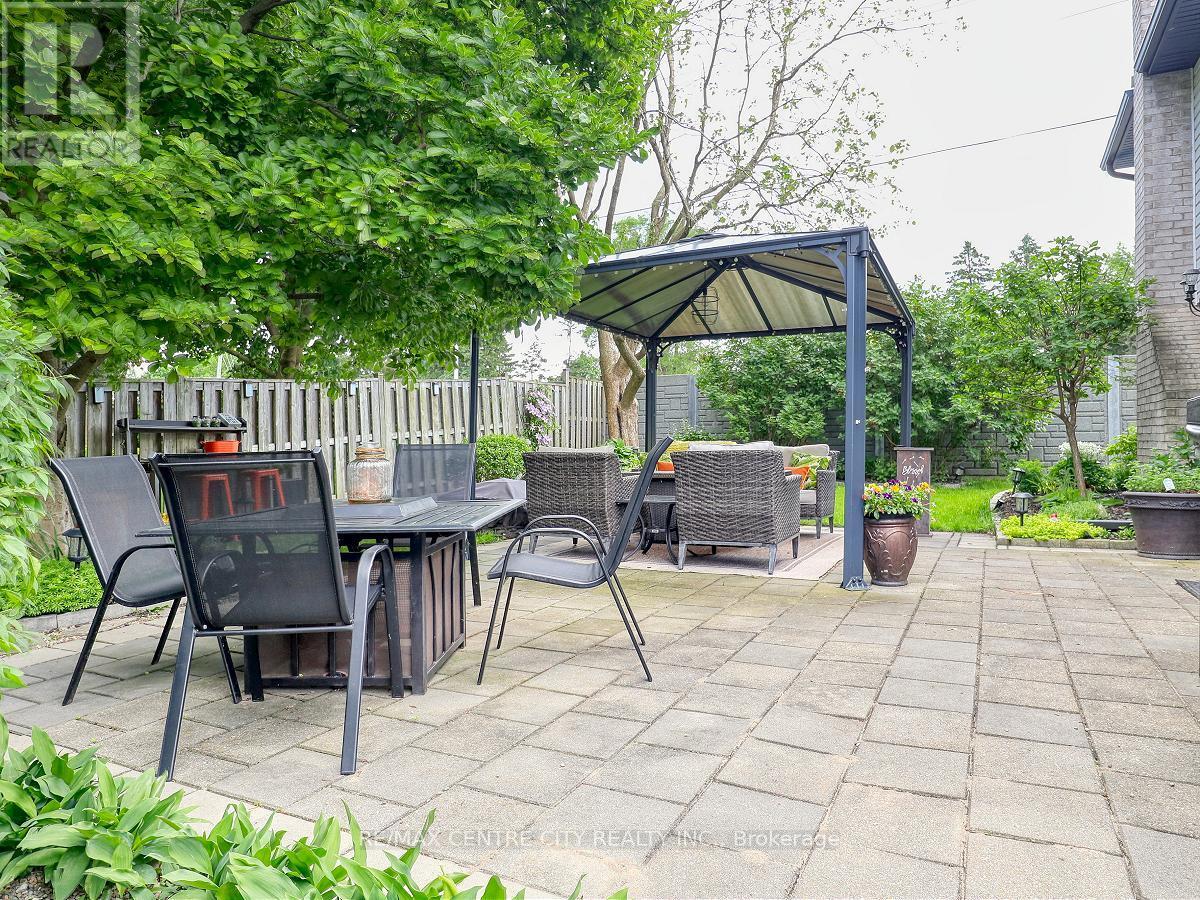 2 Stoneycreek Crescent, London North, Ontario  N5X 3X4 - Photo 32 - X12900192