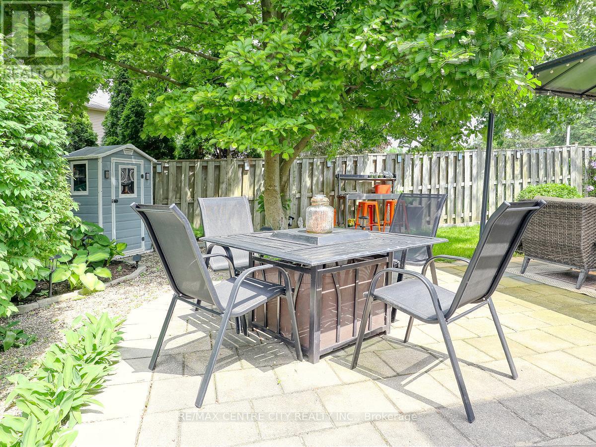 2 Stoneycreek Crescent, London North, Ontario  N5X 3X4 - Photo 34 - X12900192