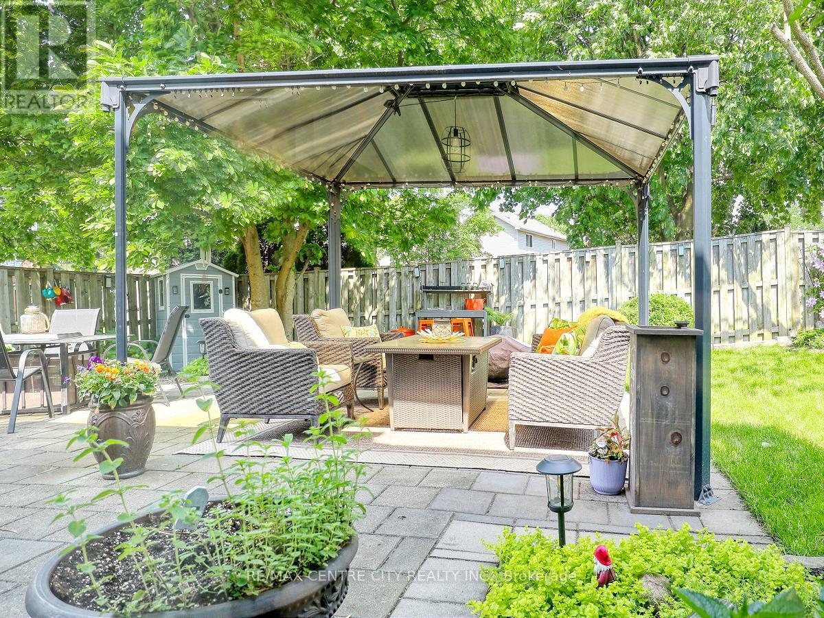 2 Stoneycreek Crescent, London North, Ontario  N5X 3X4 - Photo 35 - X12900192