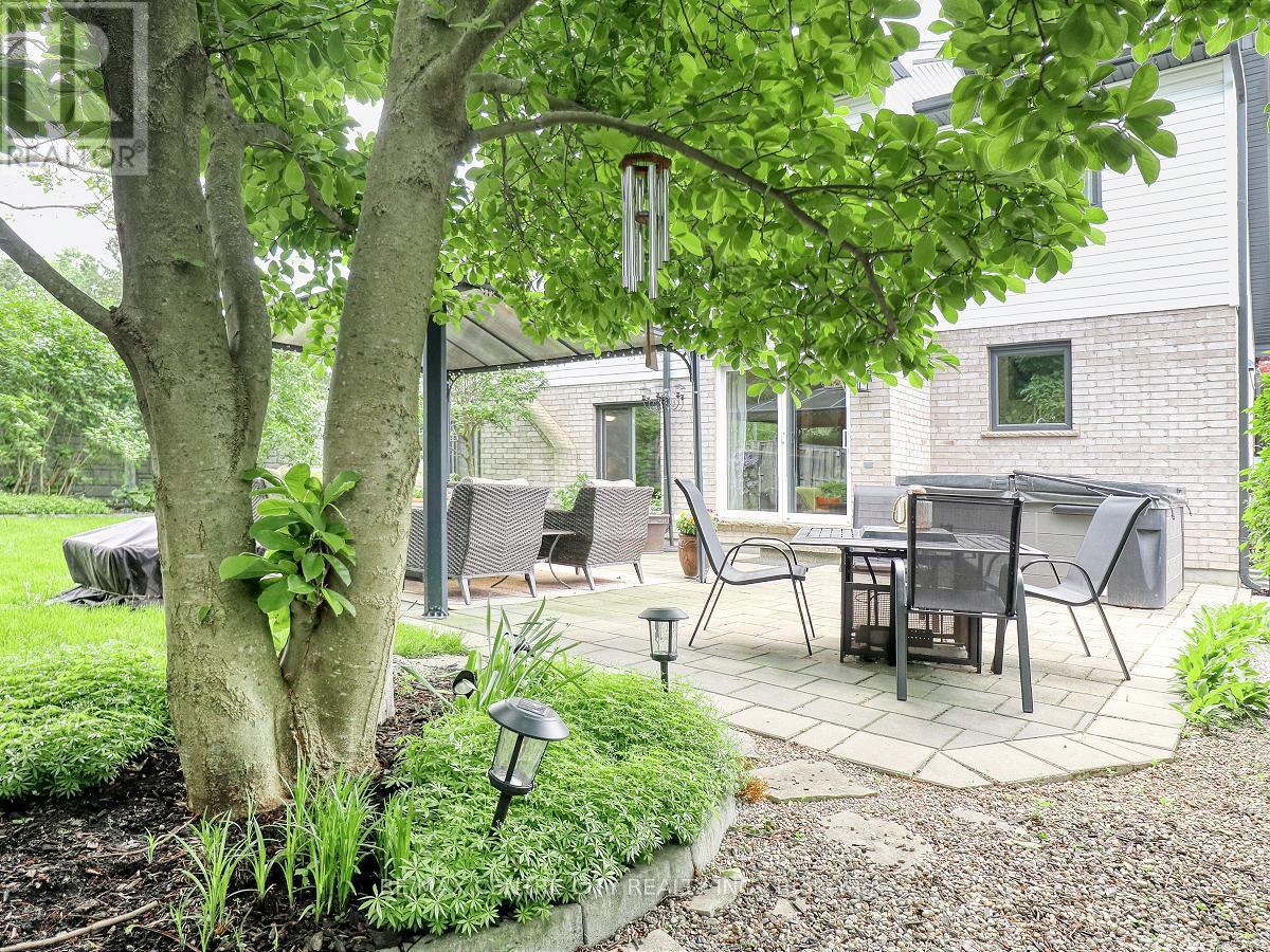 2 Stoneycreek Crescent, London North, Ontario  N5X 3X4 - Photo 37 - X12900192