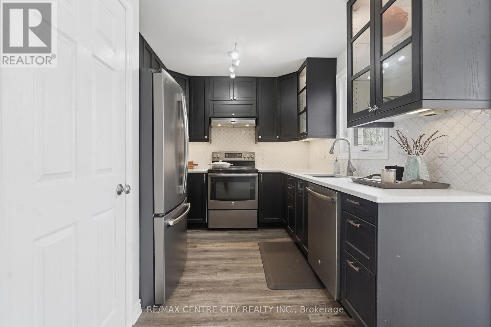 2 Stoneycreek Crescent, London North, Ontario  N5X 3X4 - Photo 8 - X12900192