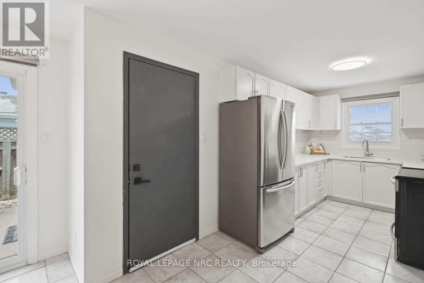 15 Hickory Court, Welland, Ontario  L3C 6S9 - Photo 9 - X12900148