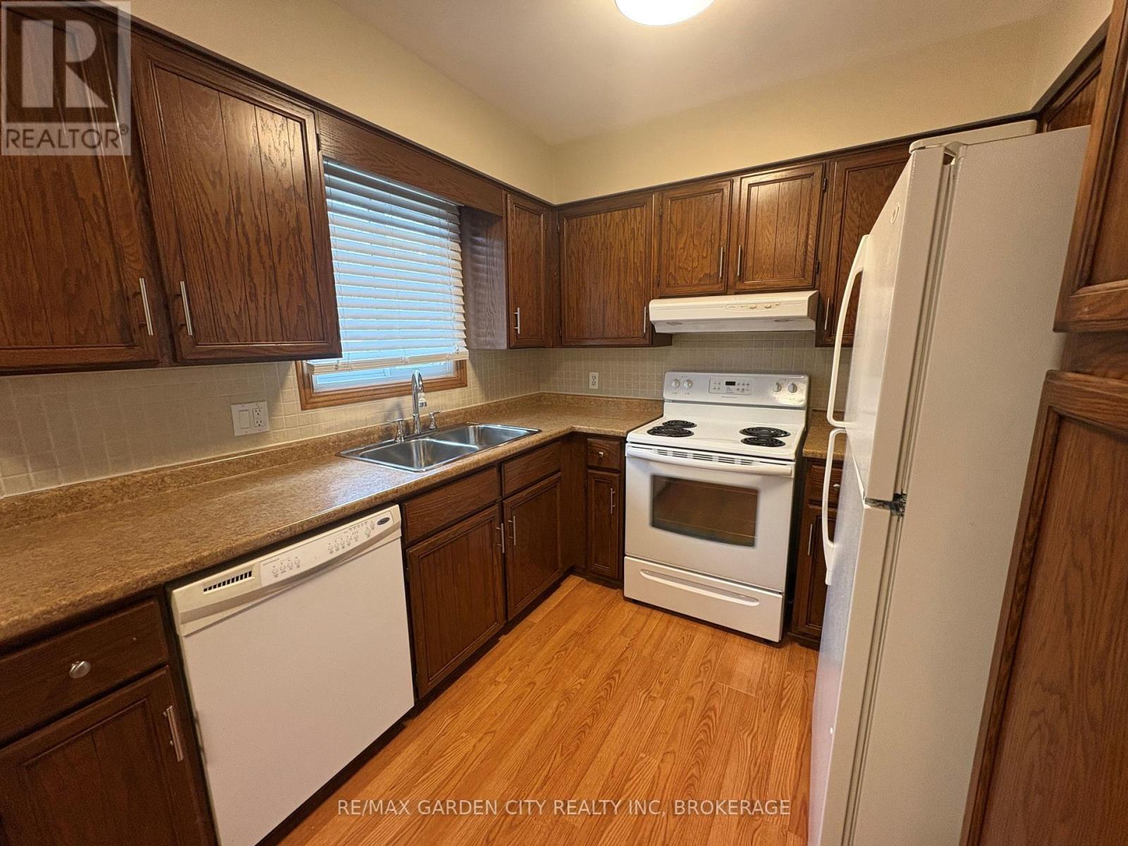 6141 Wildrose Crescent, Niagara Falls (Oldfield), Ontario  L2G 7T3 - Photo 17 - X12900156