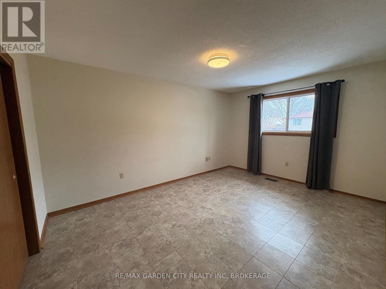 6141 Wildrose Crescent, Niagara Falls (Oldfield), Ontario  L2G 7T3 - Photo 25 - X12900156