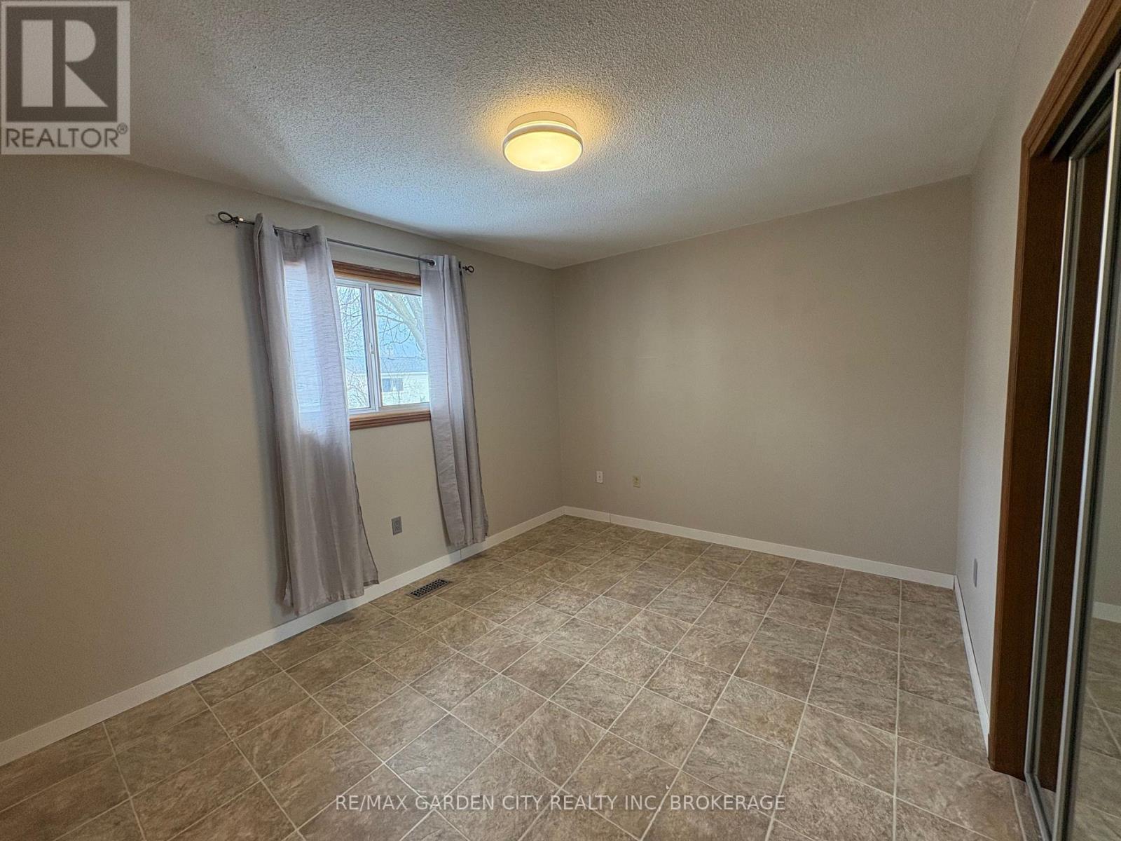 6141 Wildrose Crescent, Niagara Falls (Oldfield), Ontario  L2G 7T3 - Photo 26 - X12900156