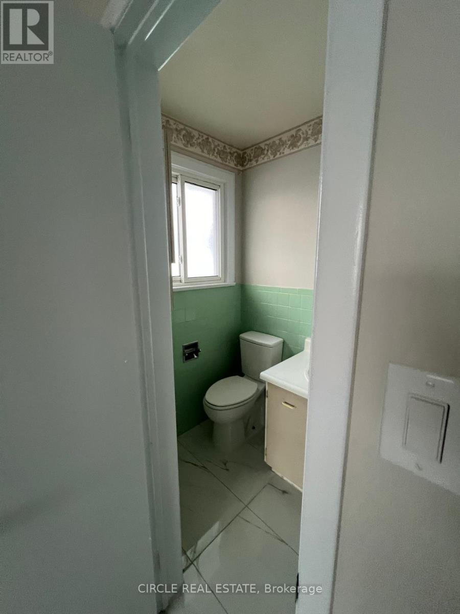 Level 01- 3bed 2.5 Bath - 3592 Swirlingleaves Crescent, Mississauga, Ontario  L4Y 3P8 - Photo 16 - W12899516