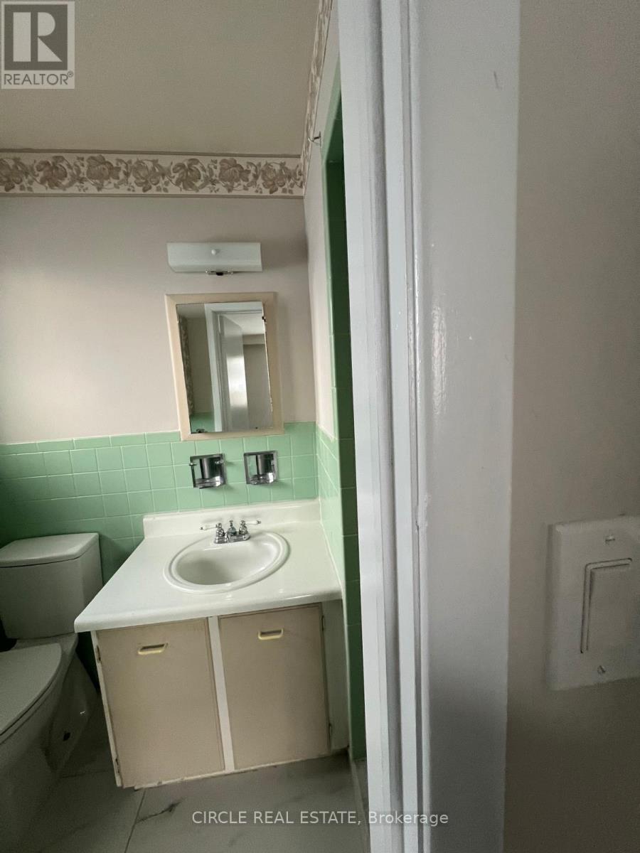 Level 01- 3bed 2.5 Bath - 3592 Swirlingleaves Crescent, Mississauga, Ontario  L4Y 3P8 - Photo 18 - W12899516