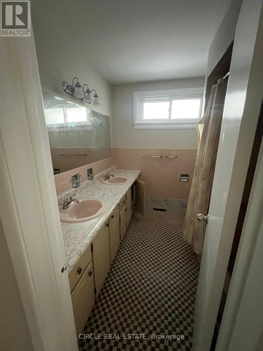 Level 01- 3bed 2.5 Bath - 3592 Swirlingleaves Crescent, Mississauga, Ontario  L4Y 3P8 - Photo 24 - W12899516