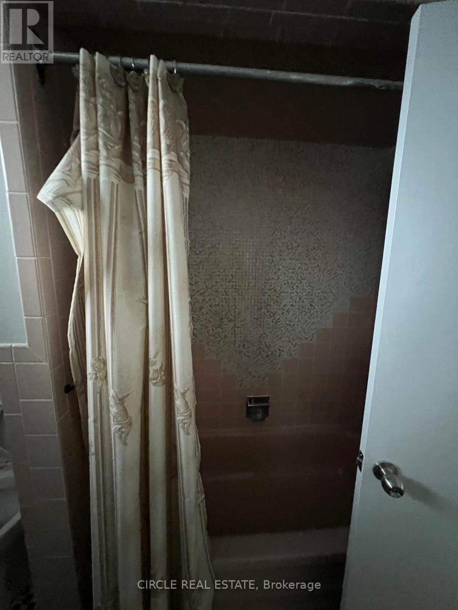 Level 01- 3bed 2.5 Bath - 3592 Swirlingleaves Crescent, Mississauga, Ontario  L4Y 3P8 - Photo 28 - W12899516