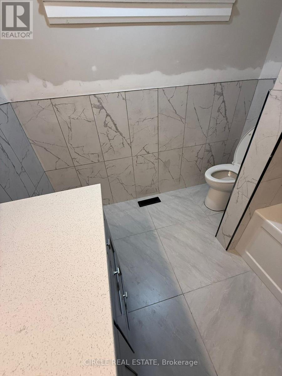 Level 01- 3bed 2.5 Bath - 3592 Swirlingleaves Crescent, Mississauga, Ontario  L4Y 3P8 - Photo 32 - W12899516