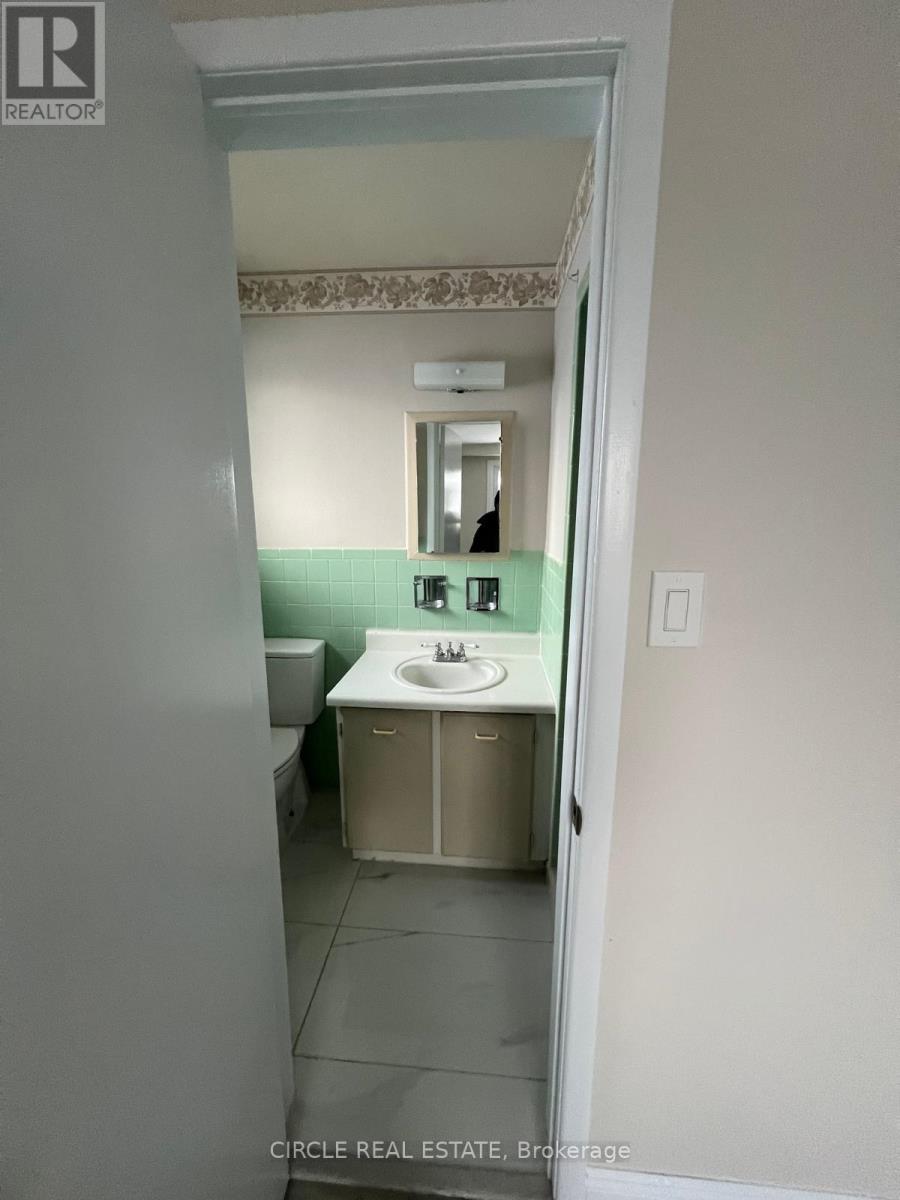 Level 01- 3bed 2.5 Bath - 3592 Swirlingleaves Crescent, Mississauga, Ontario  L4Y 3P8 - Photo 15 - W12899516