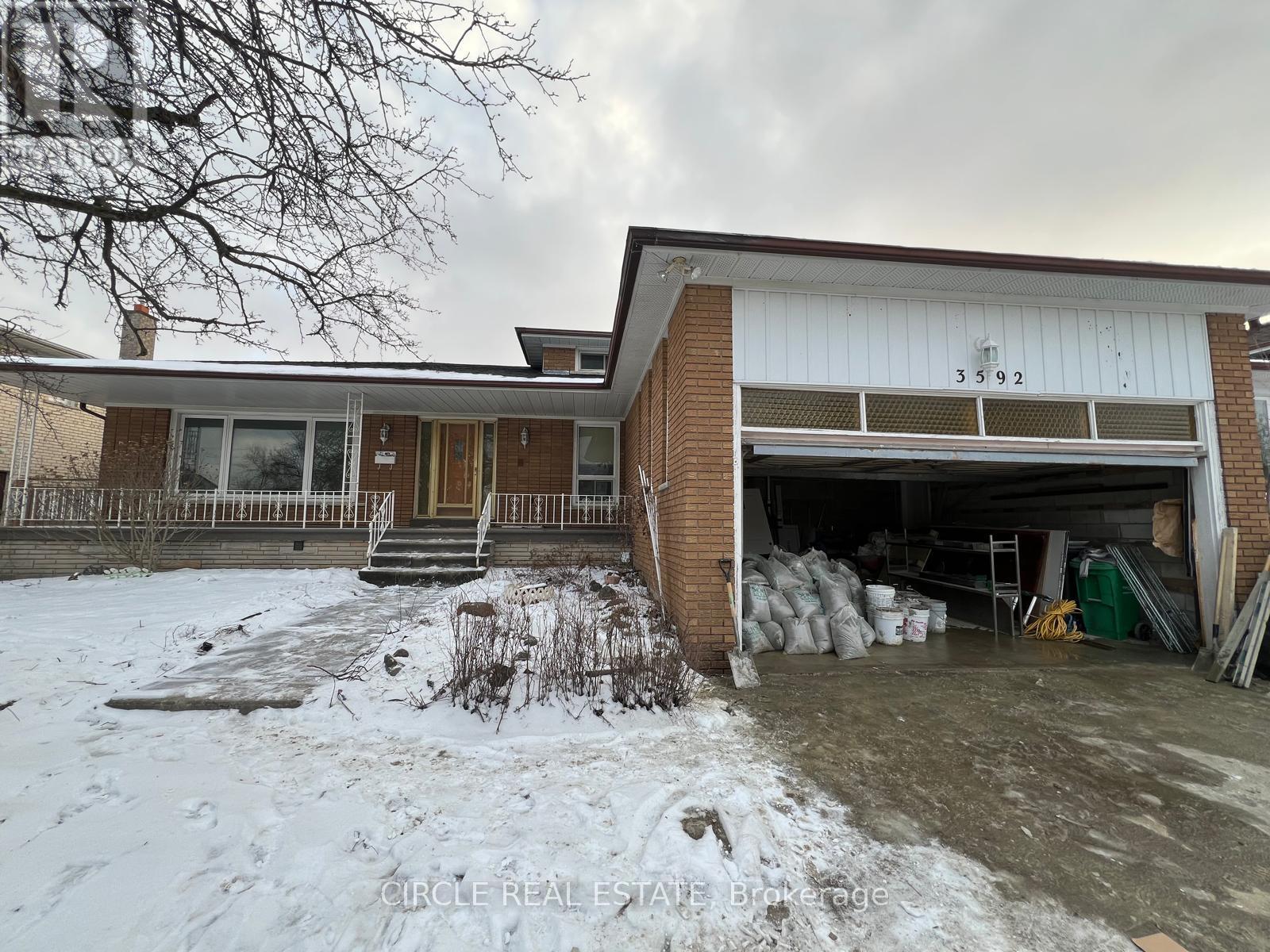 Level 01- 3bed 2.5 Bath - 3592 Swirlingleaves Crescent, Mississauga, Ontario  L4Y 3P8 - Photo 6 - W12899516