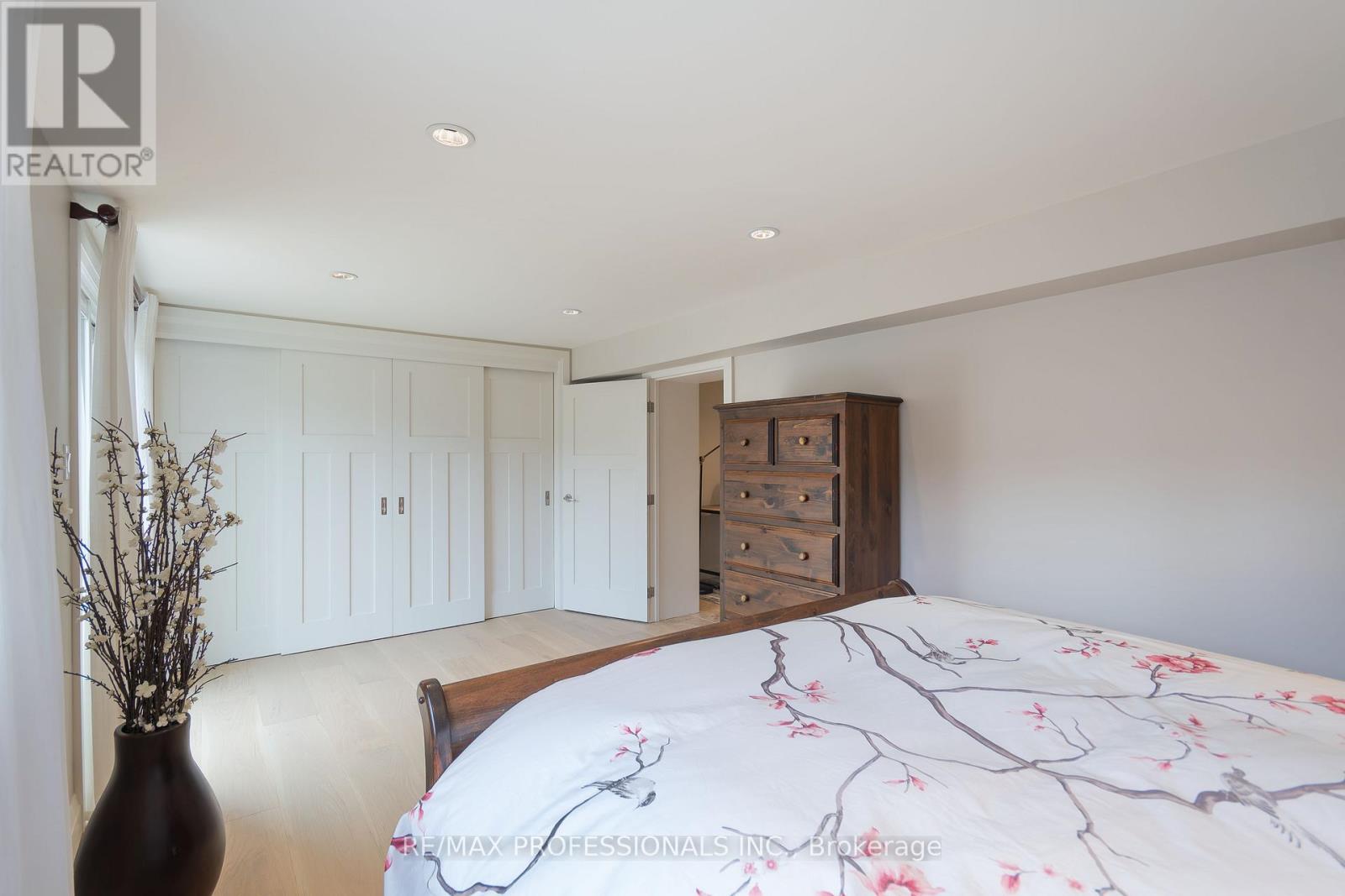 321 Wendy Lane, Oakville, Ontario  L6L 4P9 - Photo 28 - W12899956