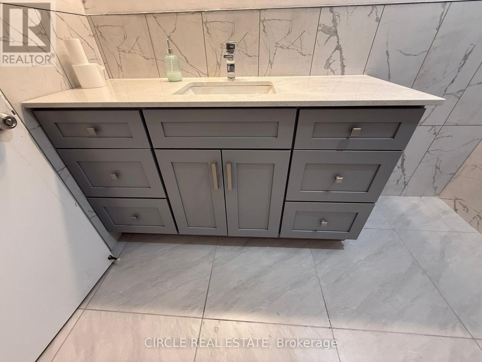 Level 01- 3bed 2.5 Bath - 3592 Swirlingleaves Crescent, Mississauga, Ontario  L4Y 3P8 - Photo 33 - W12899516