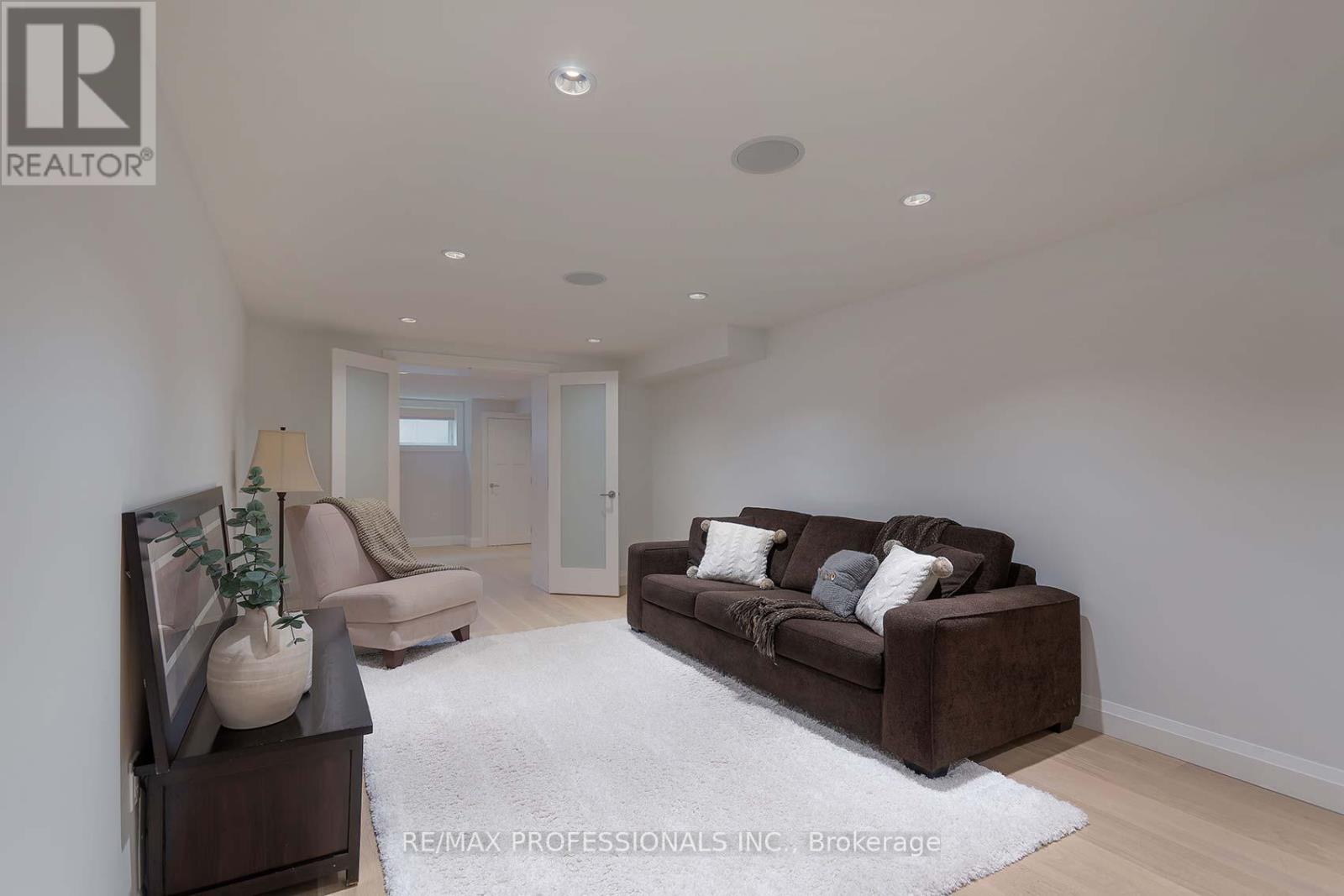 321 Wendy Lane, Oakville, Ontario  L6L 4P9 - Photo 33 - W12899956