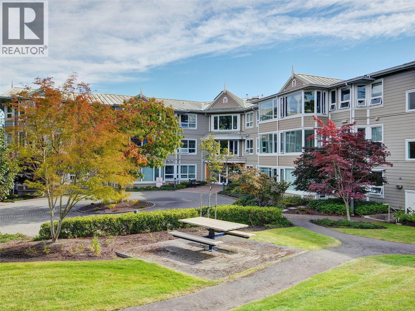 309 1505 Church Ave, Saanich, British Columbia