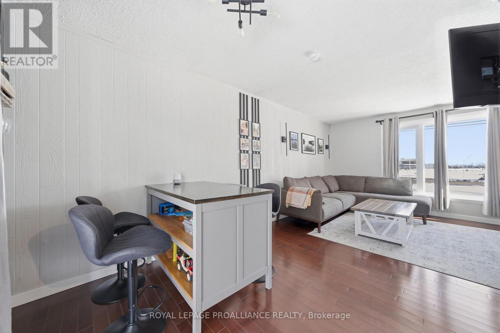 2292 Hamilton Road, Quinte West, Ontario  K8V 5P8 - Photo 12 - X12900254