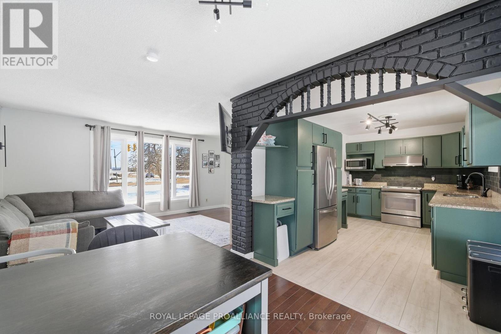 2292 Hamilton Road, Quinte West, Ontario  K8V 5P8 - Photo 13 - X12900254