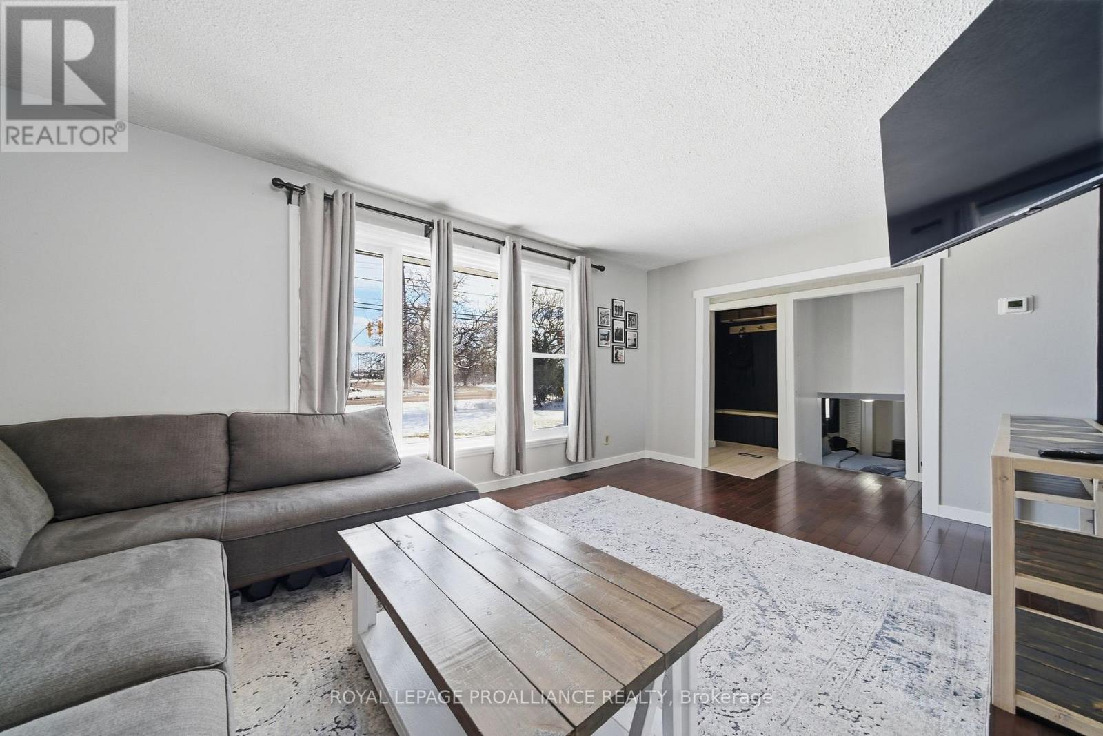 2292 Hamilton Road, Quinte West, Ontario  K8V 5P8 - Photo 8 - X12900254