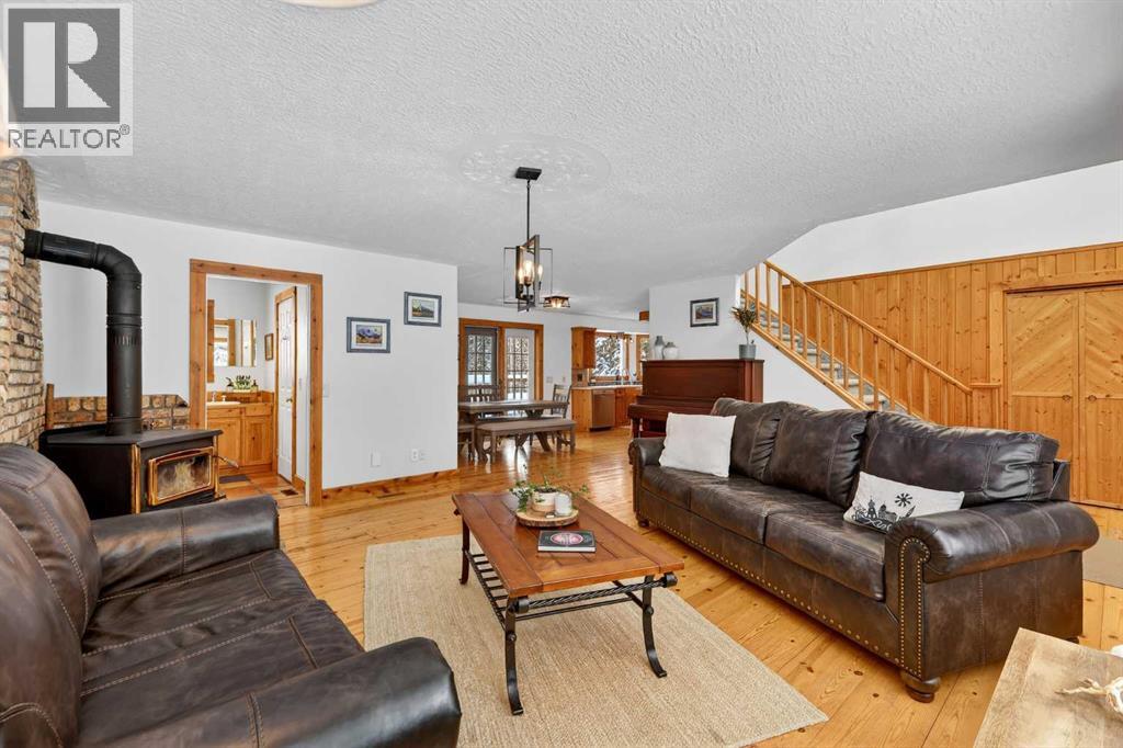 328 Wild Rose Close, Rural Rocky View County, Alberta  T3Z 3R3 - Photo 7 - A2287872