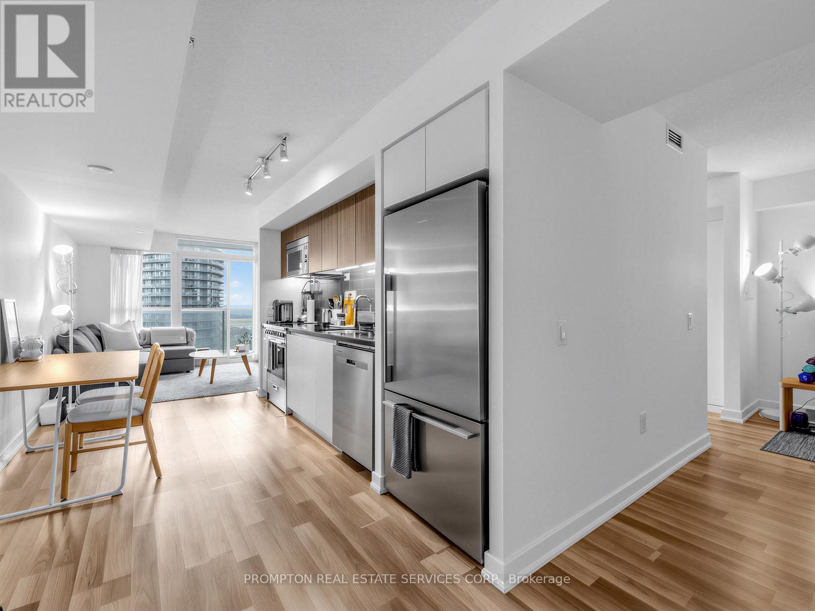 2102 - 85 Queens Wharf Road, Toronto, Ontario  M5V 0J9 - Photo 3 - C12900114