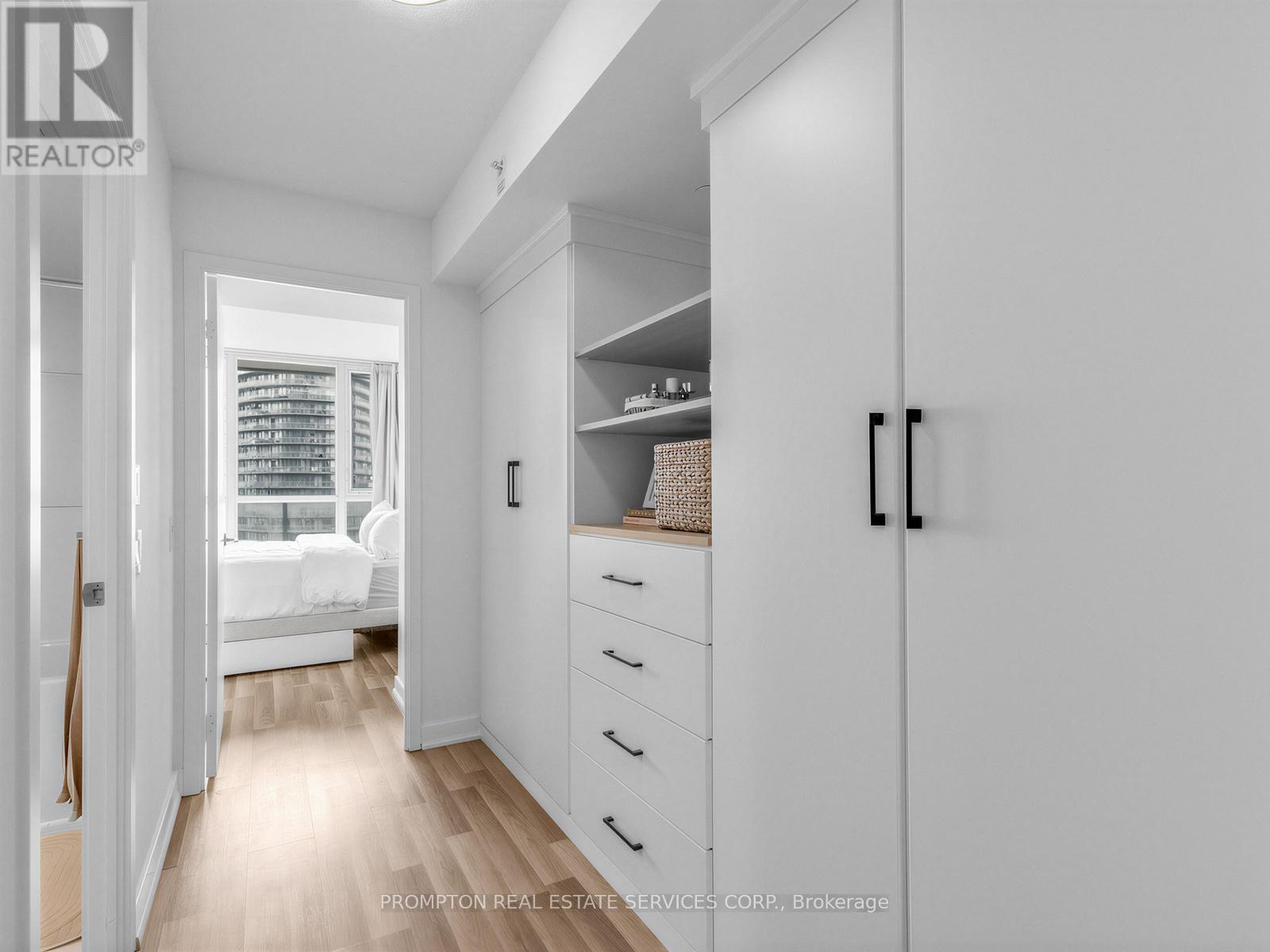 2102 - 85 Queens Wharf Road, Toronto, Ontario  M5V 0J9 - Photo 8 - C12900114