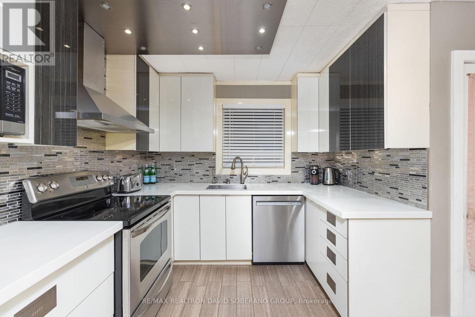 256 Codsell Avenue, Toronto, Ontario  M3H 3X1 - Photo 10 - C12900152