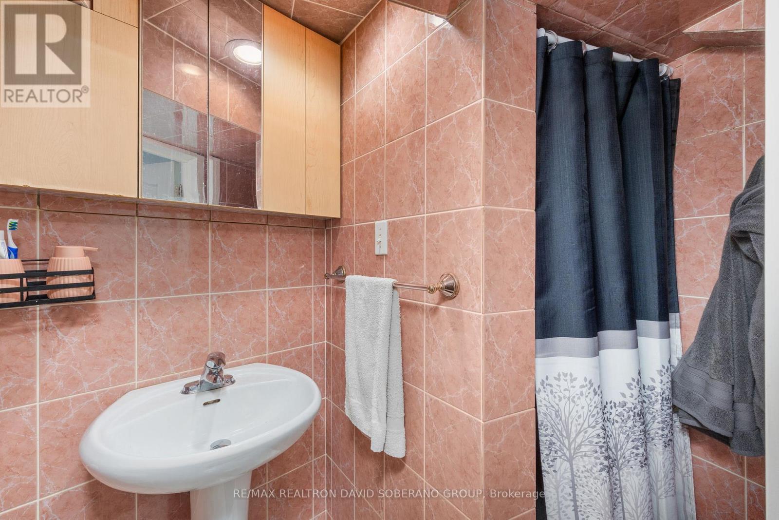 256 Codsell Avenue, Toronto, Ontario  M3H 3X1 - Photo 25 - C12900152