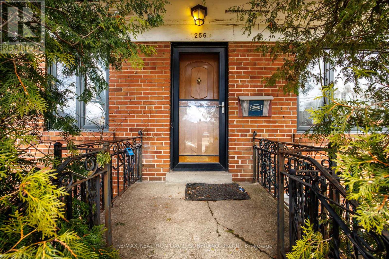 256 Codsell Avenue, Toronto, Ontario  M3H 3X1 - Photo 3 - C12900152