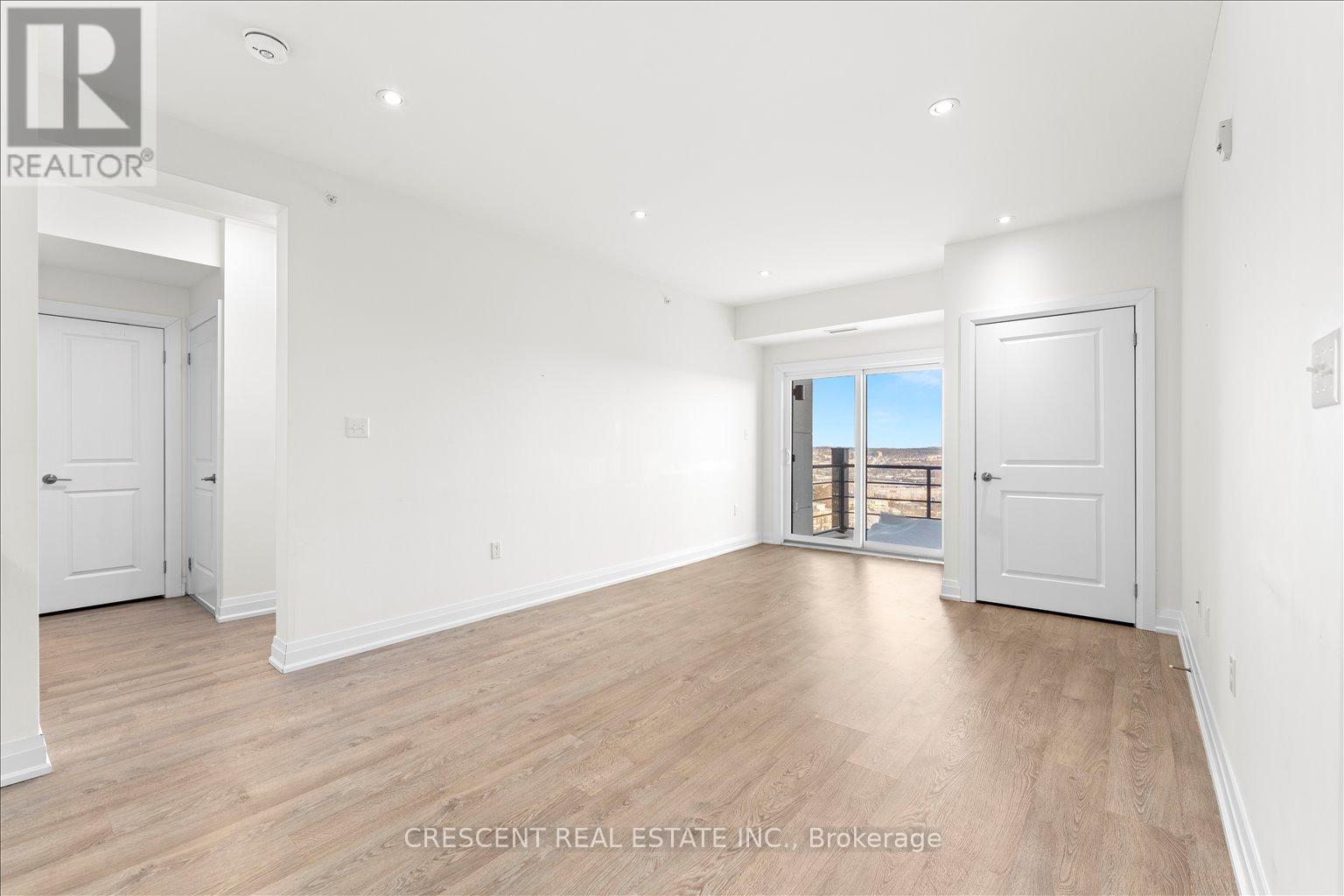 604 - 300 Essa Road, Barrie, Ontario  L9J 0B9 - Photo 19 - S12900174