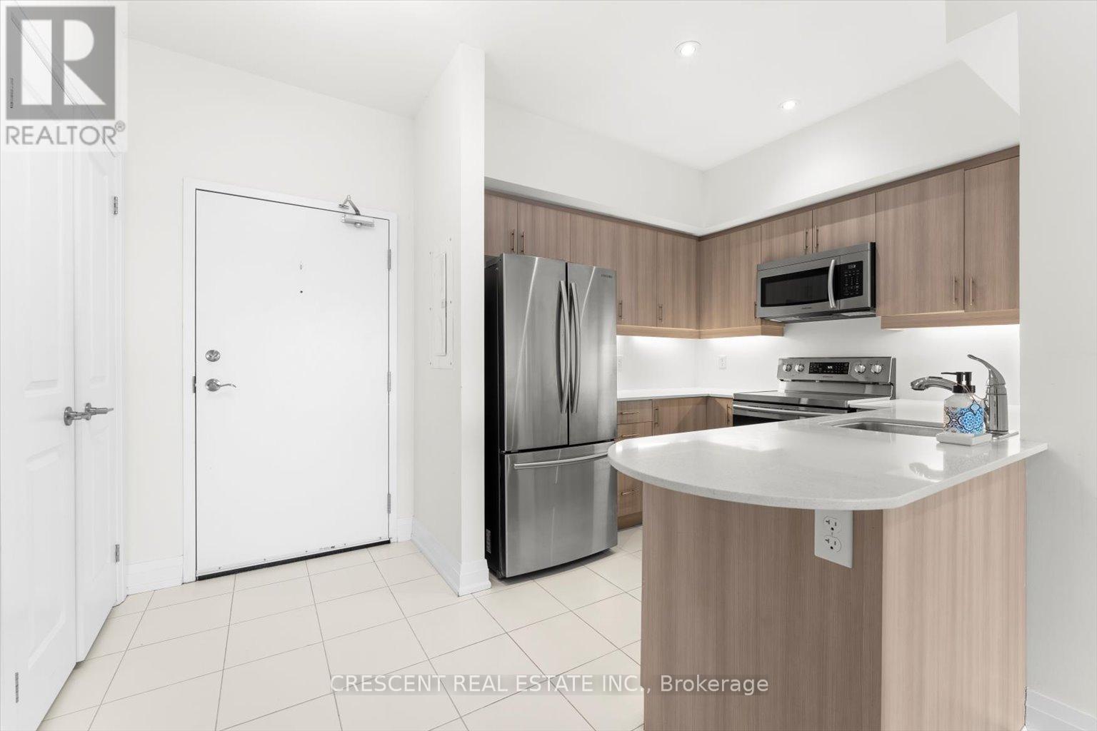 604 - 300 Essa Road, Barrie, Ontario  L9J 0B9 - Photo 2 - S12900174