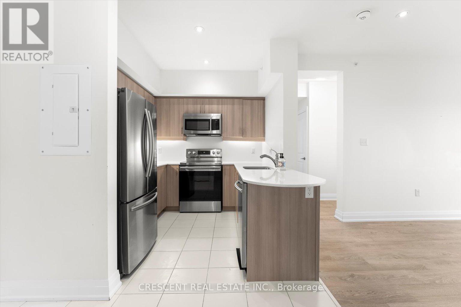 604 - 300 Essa Road, Barrie, Ontario  L9J 0B9 - Photo 3 - S12900174