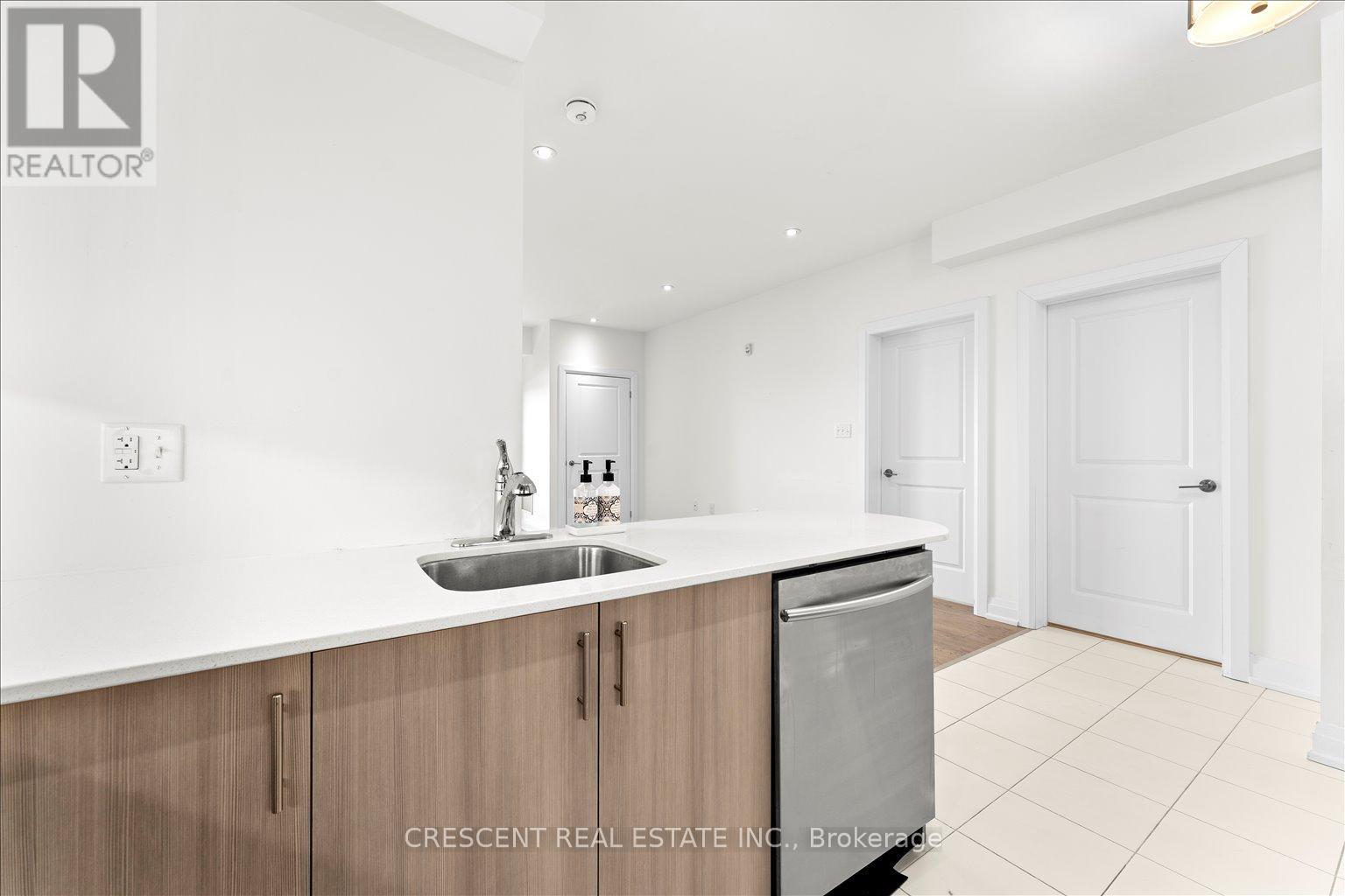 604 - 300 Essa Road, Barrie, Ontario  L9J 0B9 - Photo 4 - S12900174