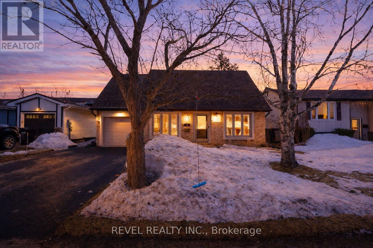 23 OREN BOULEVARD, Barrie, Ontario