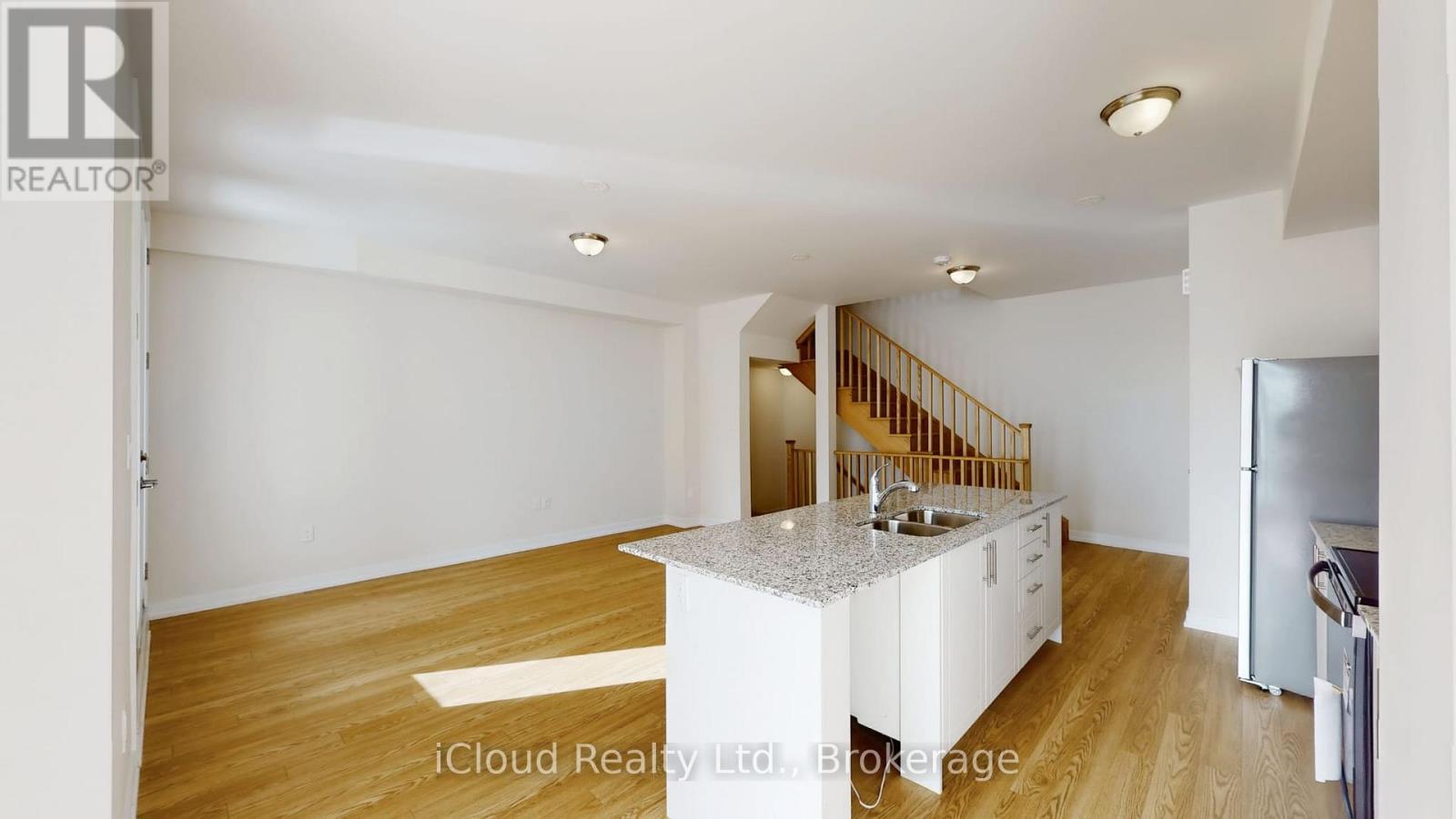38 Dandara Gate, Vaughan, Ontario L4L 0M6 - Photo 3 - N12898864