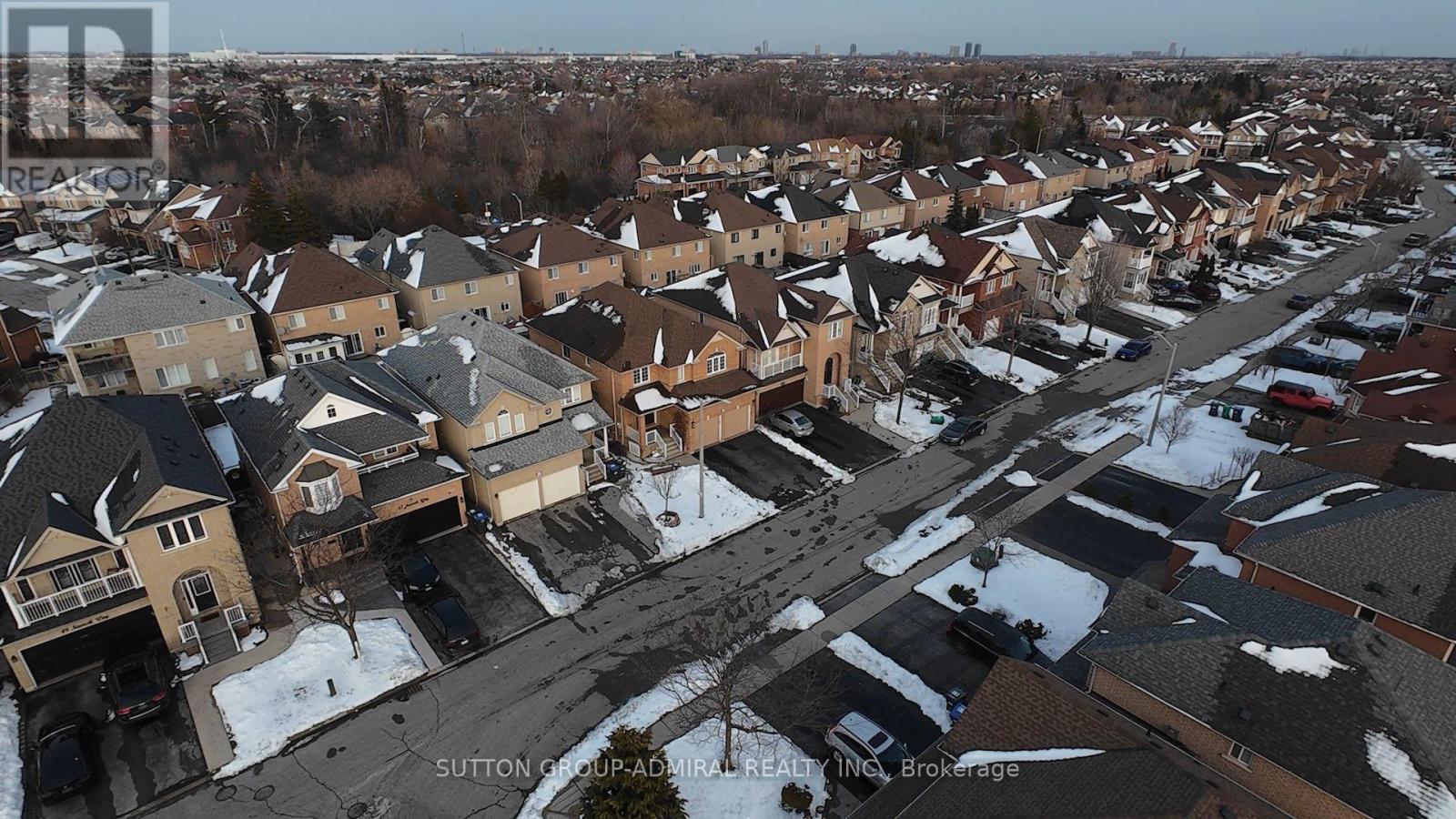 43 Newark Way, Brampton, Ontario  L7A 2W8 - Photo 2 - W12897438