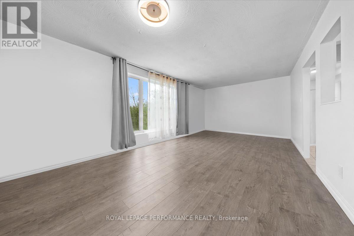 1702 Russell Road, Ottawa, Ontario  K1G 0M9 - Photo 6 - X12830676