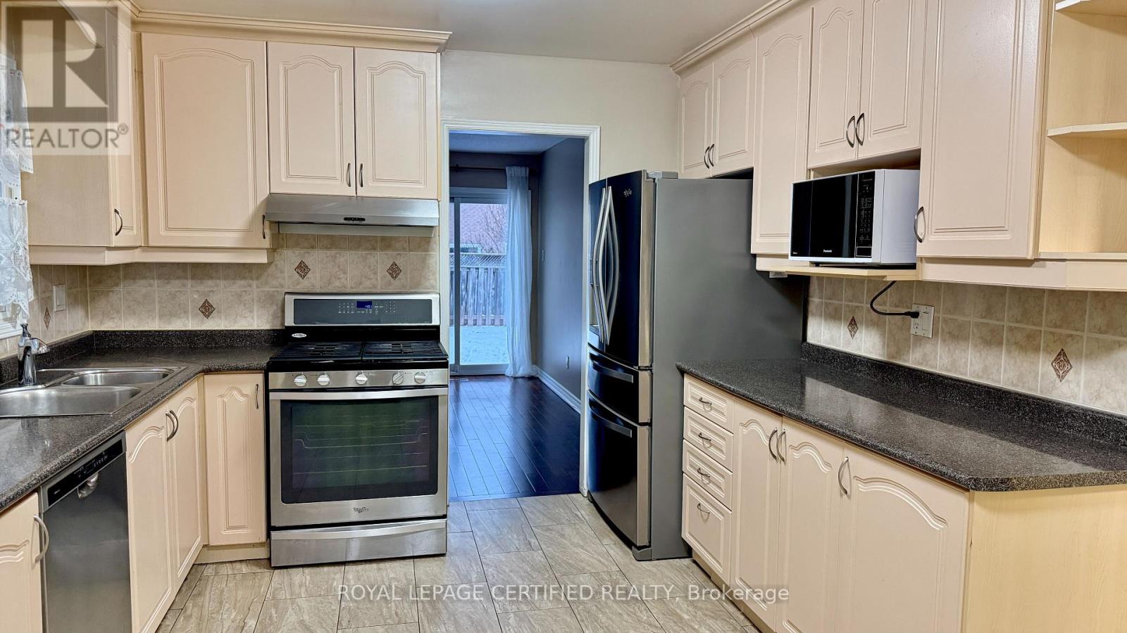 3211 Valcourt Crescent, Mississauga, Ontario  L5L 5K2 - Photo 11 - W12900116