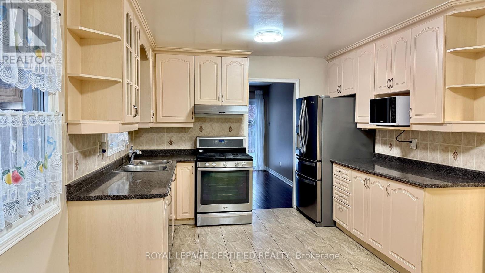 3211 Valcourt Crescent, Mississauga, Ontario  L5L 5K2 - Photo 17 - W12900116