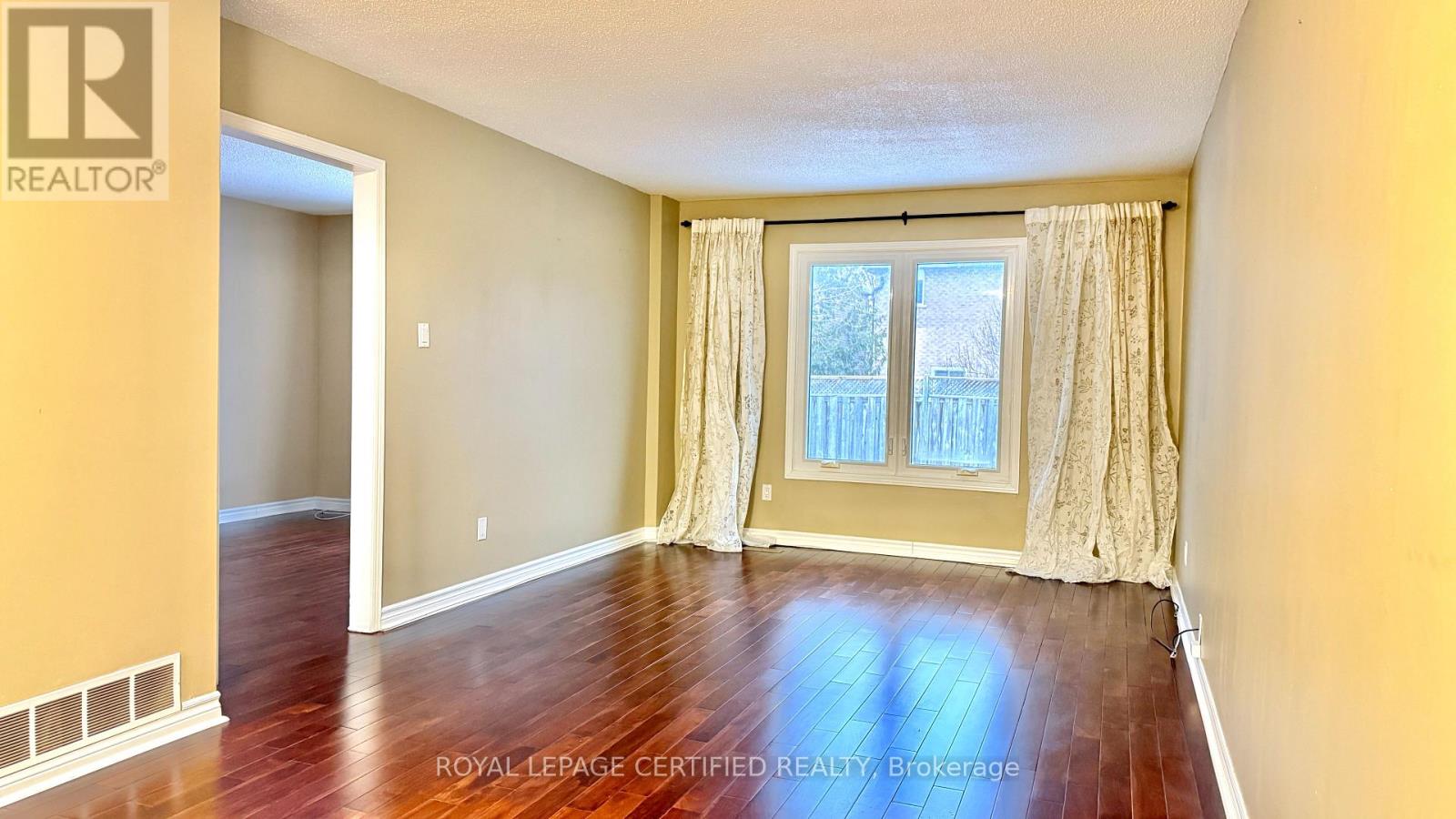 3211 Valcourt Crescent, Mississauga, Ontario  L5L 5K2 - Photo 4 - W12900116