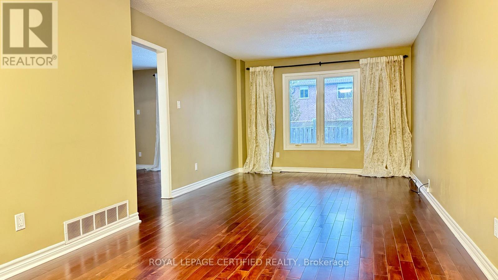 3211 Valcourt Crescent, Mississauga, Ontario  L5L 5K2 - Photo 5 - W12900116