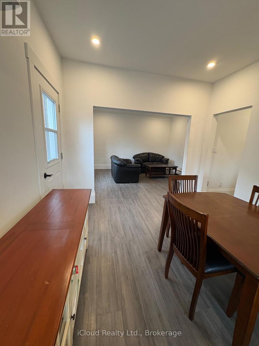 Upper - 2177 Lakeshore Road, Burlington, Ontario  L7R 1A5 - Photo 10 - W12900140