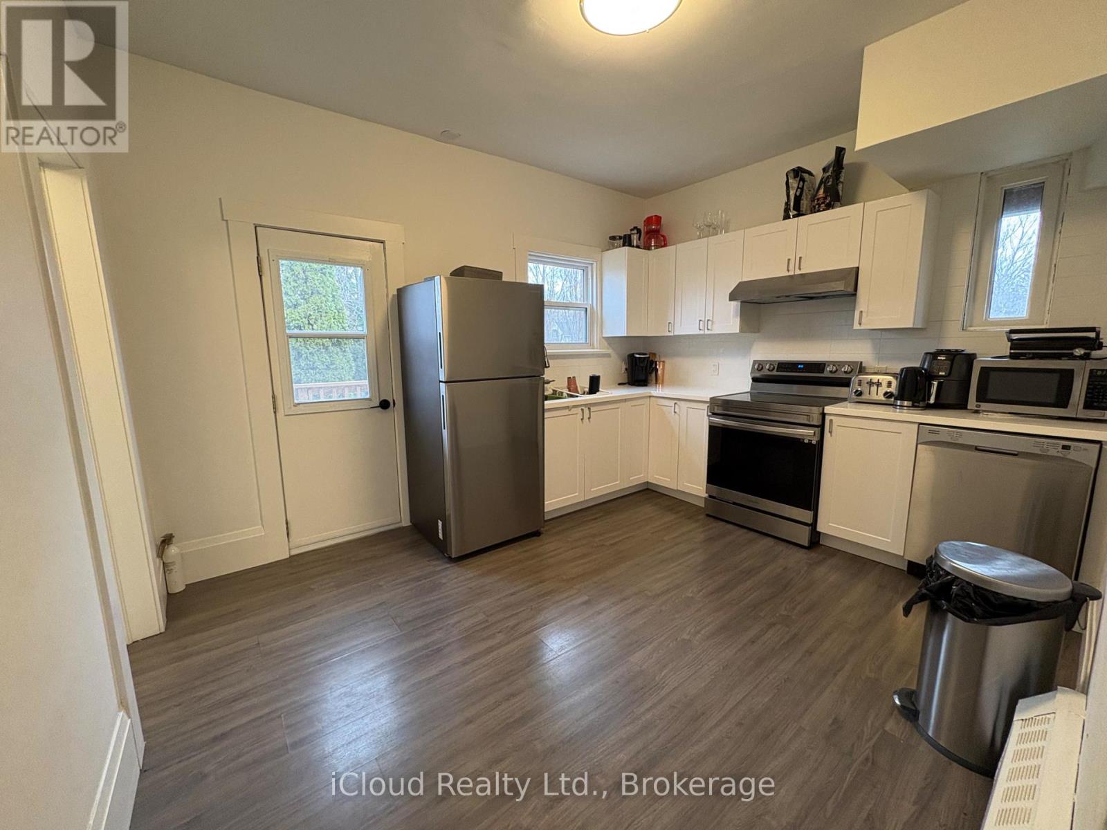 Upper - 2177 Lakeshore Road, Burlington, Ontario  L7R 1A5 - Photo 21 - W12900140