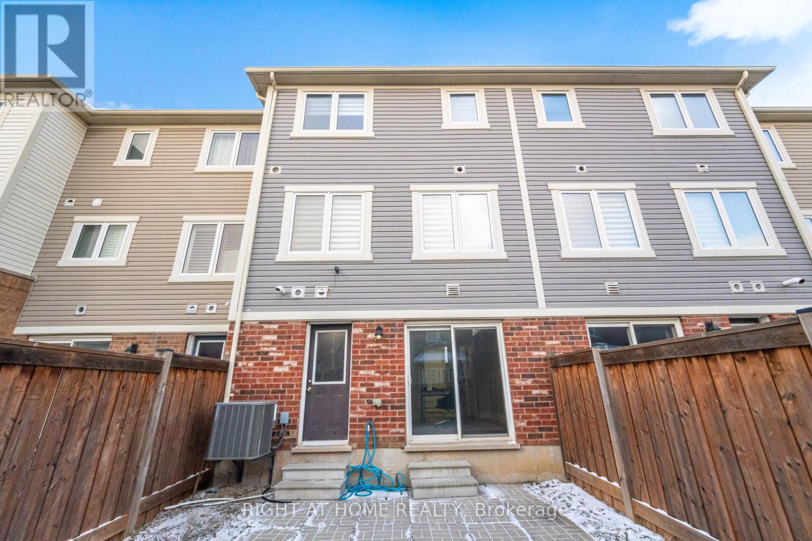 10 Vanhorne Close, Brampton, Ontario  L7A 0X7 - Photo 39 - W12900220