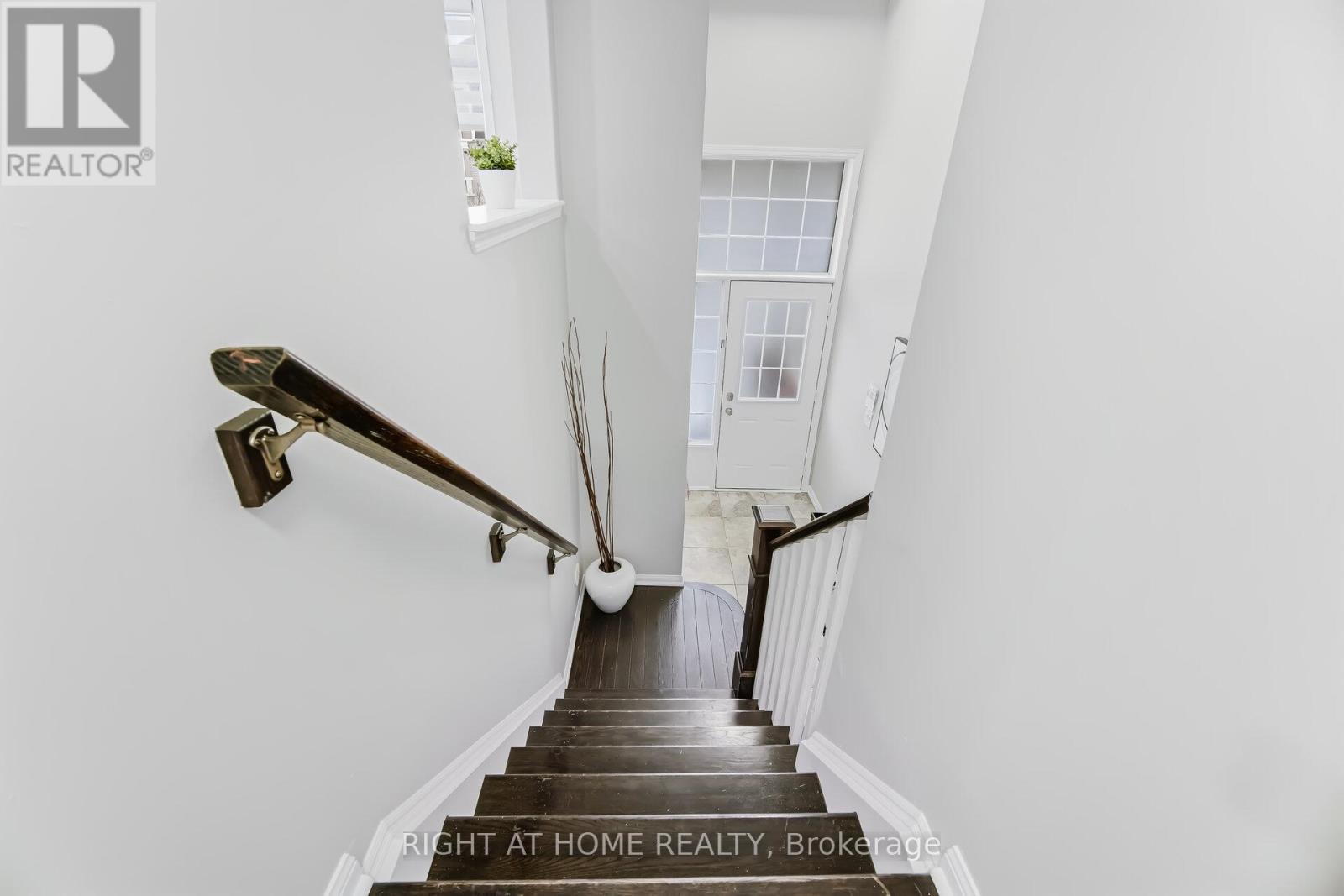 10 Vanhorne Close, Brampton, Ontario  L7A 0X7 - Photo 7 - W12900220