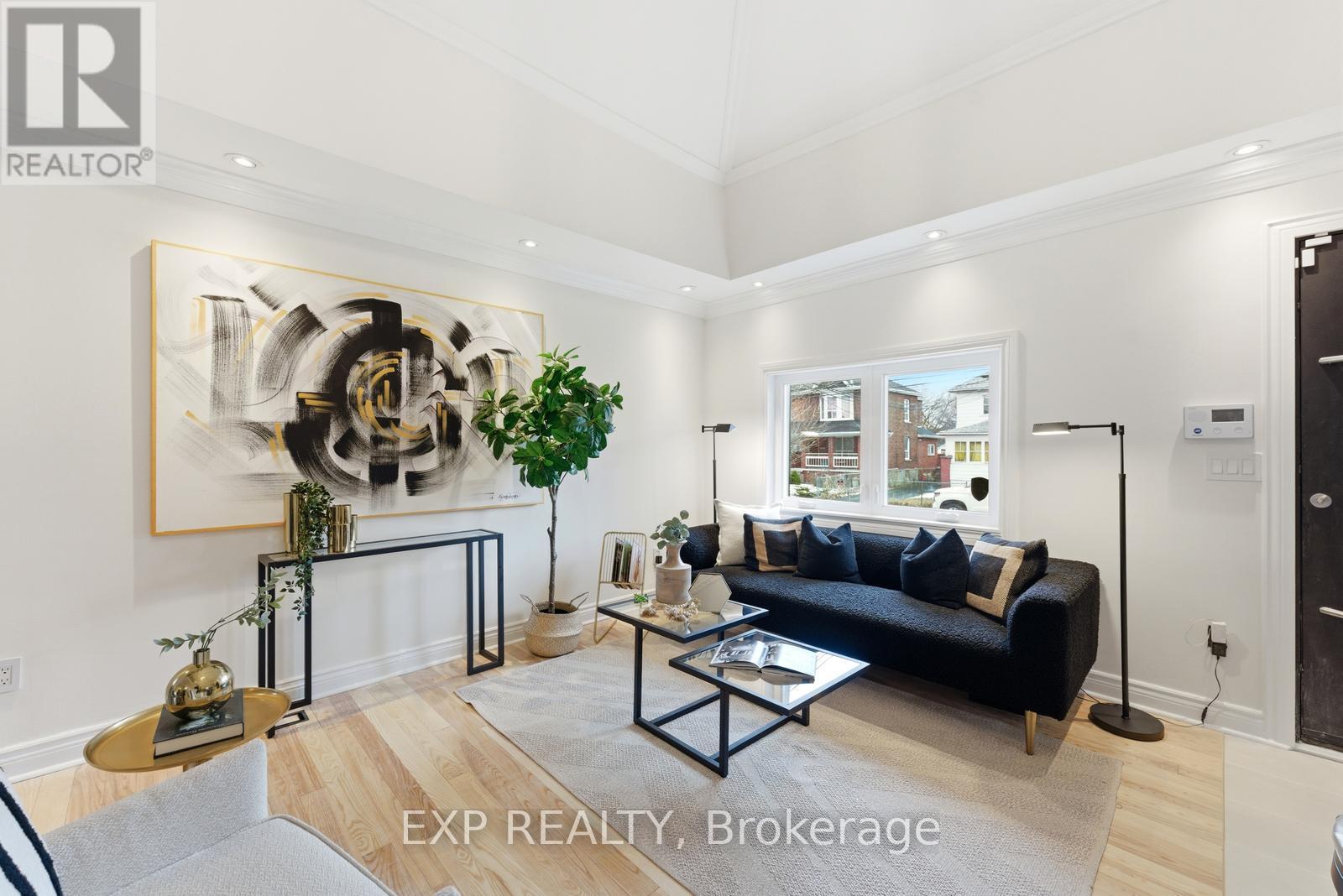 32 Victoria Boulevard, Toronto, Ontario  M6M 2C1 - Photo 12 - W12900290